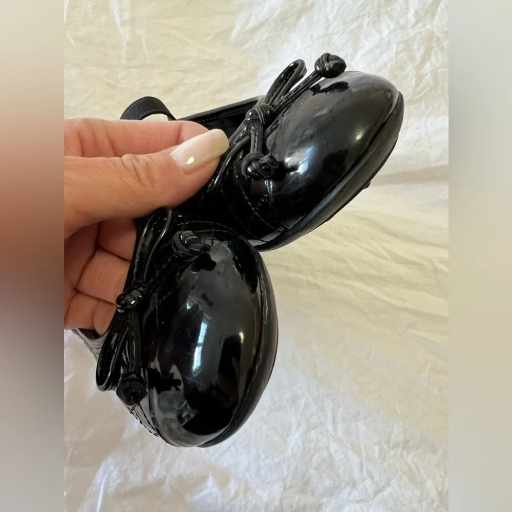 Geox Respira Girls | Size US 13 | Euro 31 |Black Patent Leather Mary Jane Flats